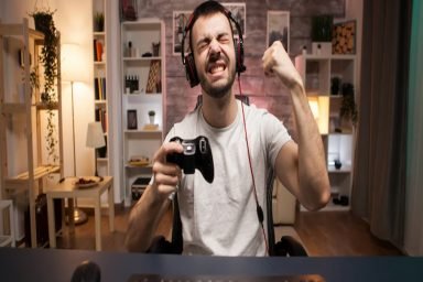 chicho jugando videojuegos